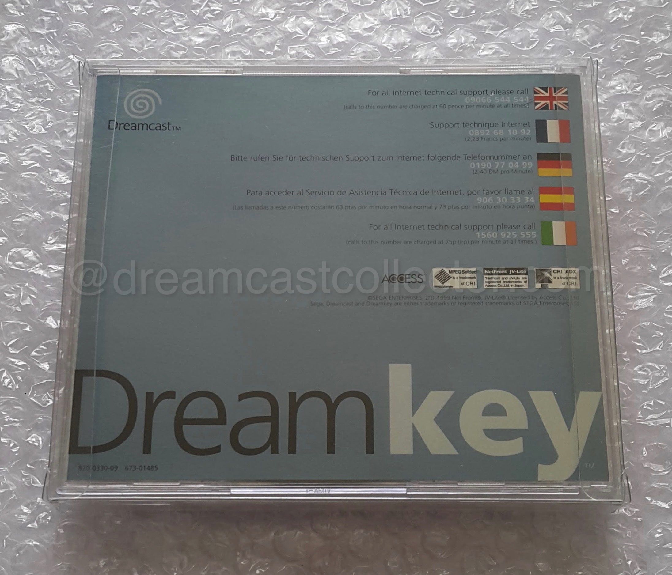 With the front cover being the same as the general release, unsurprisingly, the rear insert continues the metallic blue of the previous French DreamKey. This design is quite strange as if SEGA wanted the French DreamKey Version 1. 5 to be easily identifiable from the generic European iteration the front cover would’ve made more sense to have in a different colour. Apart from the change from white to metallic blue, all the other information is the same as the previously documented version of the browser.